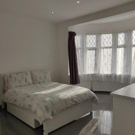Stunning Double Room In Harrow Wembley - Khoob House Londres Exterior foto