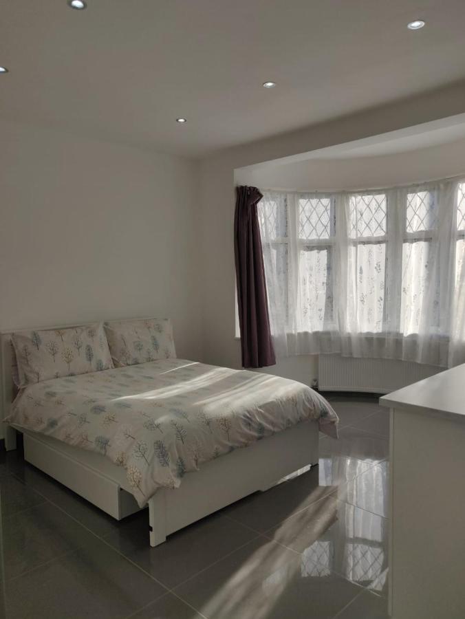 Stunning Double Room In Harrow Wembley - Khoob House Londres Exterior foto